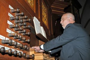 Christoph Schoener an der Arp-Schnitger-Orgel, Foto: Reinhard Former