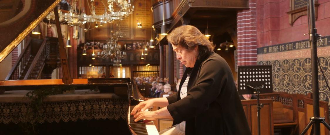 Elisabeth Leonskaja, Foto: Karlheinz Krämer Elisabeth Leonskaja, Foto: Karlheinz Krämer